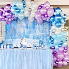 BAUANOOY winter party decor kit helps create a cohesive backdrop.
