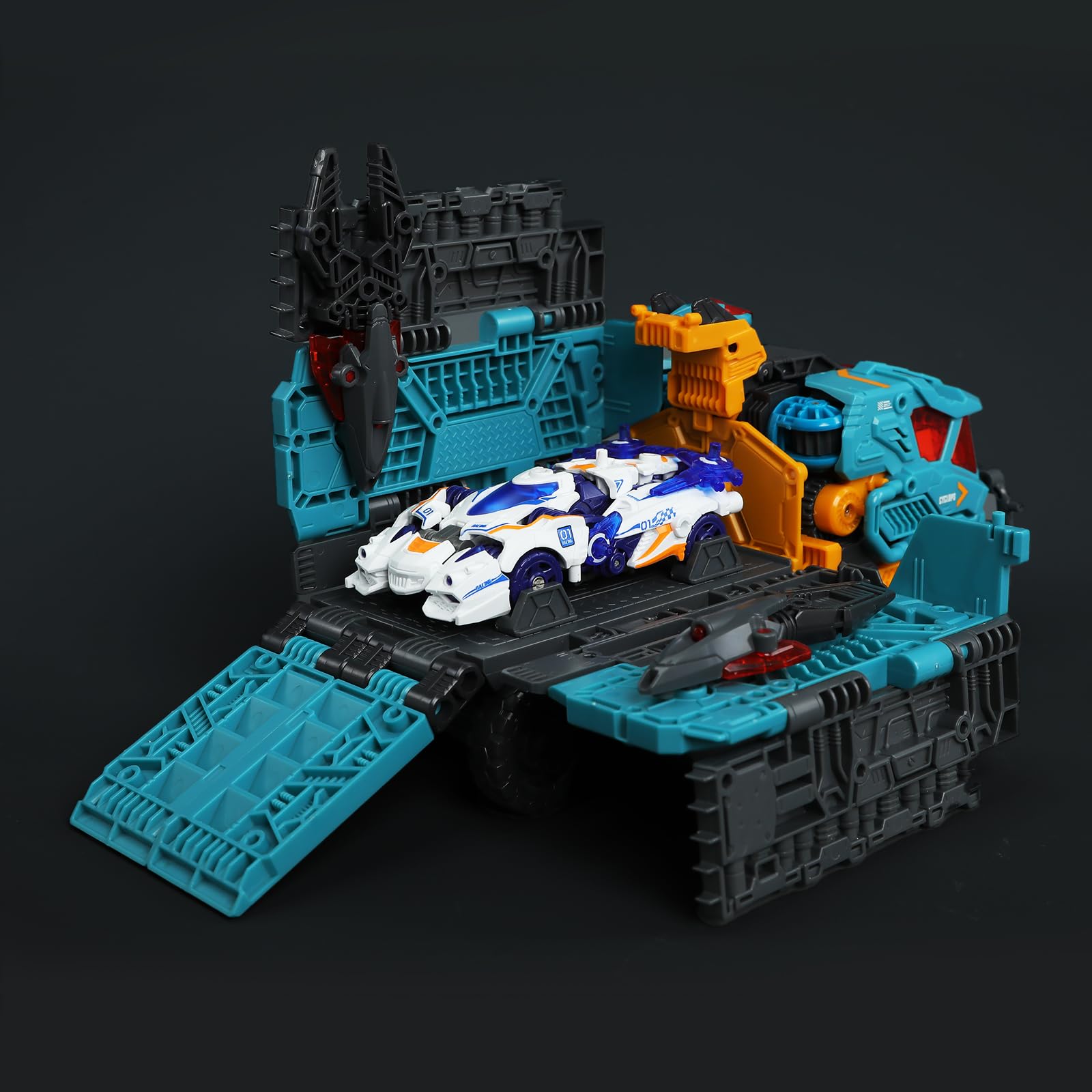 BEASTDRIVE Cyclops measures 22 cm tall for display