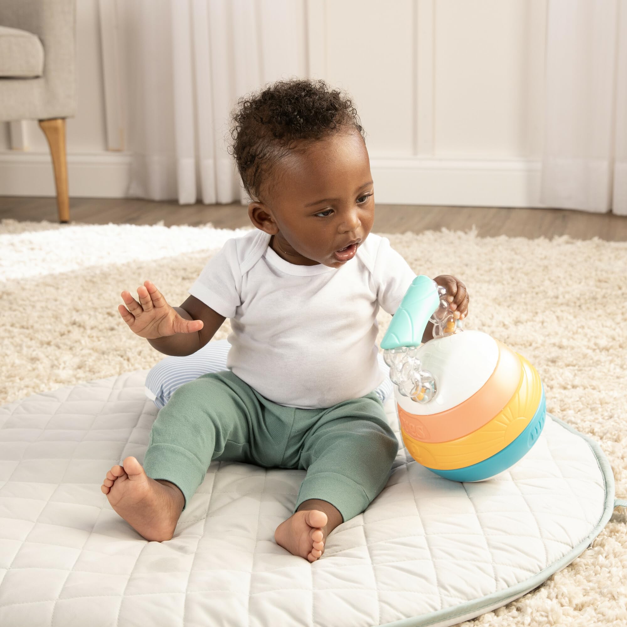 BEBÉ FUERTE Packaging highlights bilingual, kid-friendly fitness-inspired toy