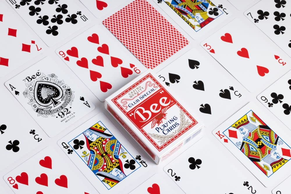 Bee playing cards in red and blue variants on a table
