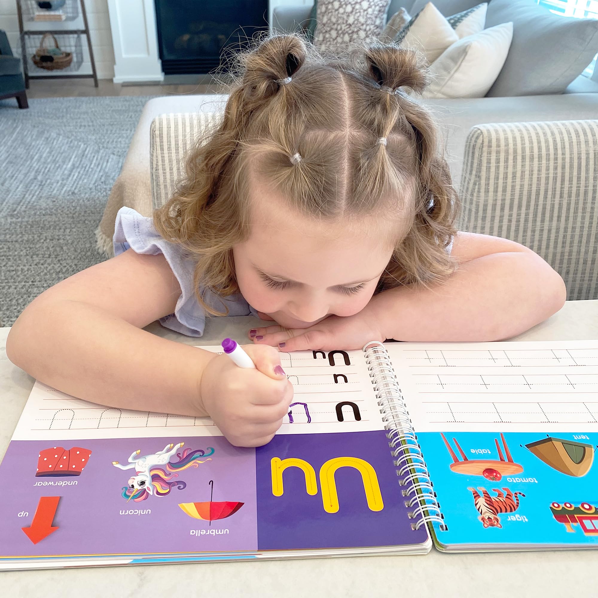 BenBen Montessori-Busy-Book: kid-friendly tool for cognitive and fine motor development.