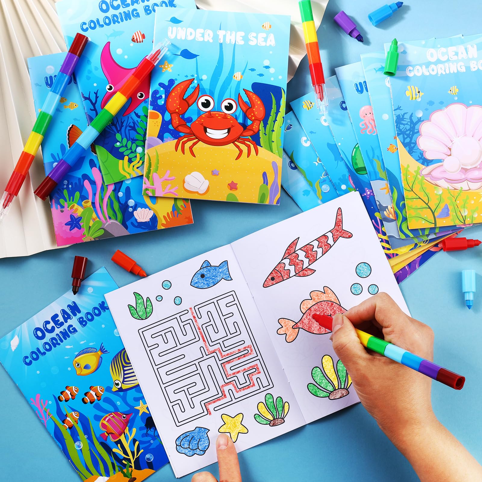 BenLouis stacking crayons with transparent caps help kids grab and color easily.