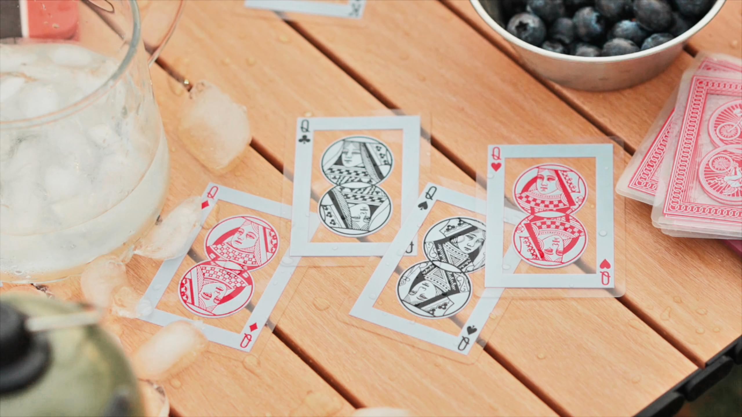 Bicycle Beach-friendly deck resists sand and spills during travel.