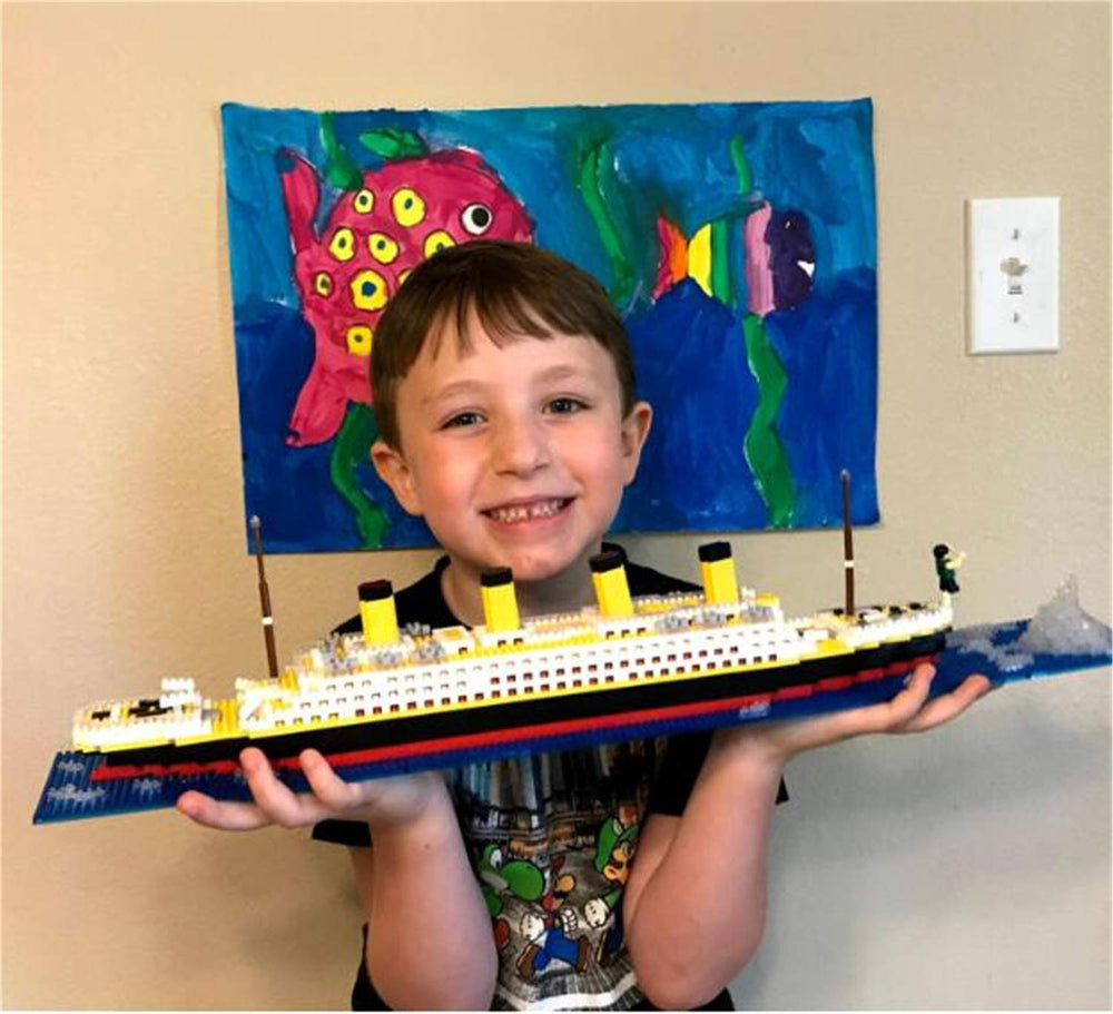 Family-friendly building session with BIDIUTOY Titanic blocks.