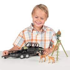 Big Country Toys hunting playset deer feeder and figures ideal for imaginative play.