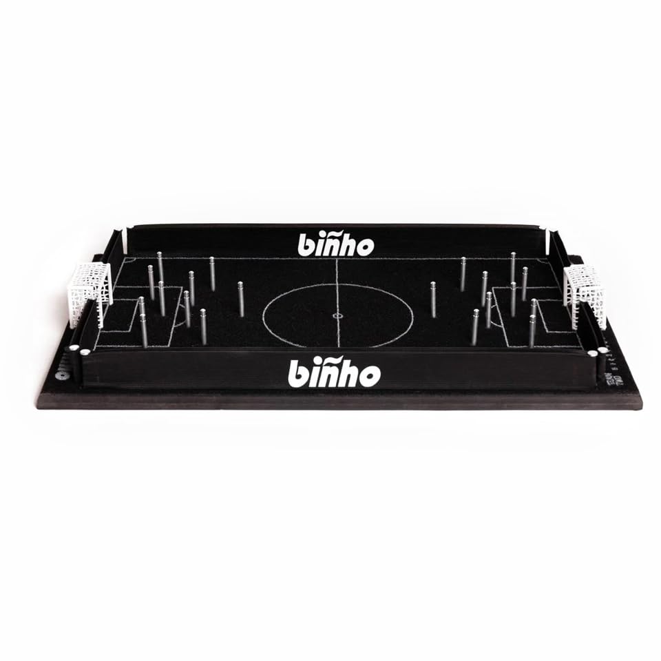 Biñho Binho Board score pins in action help track points during matches.