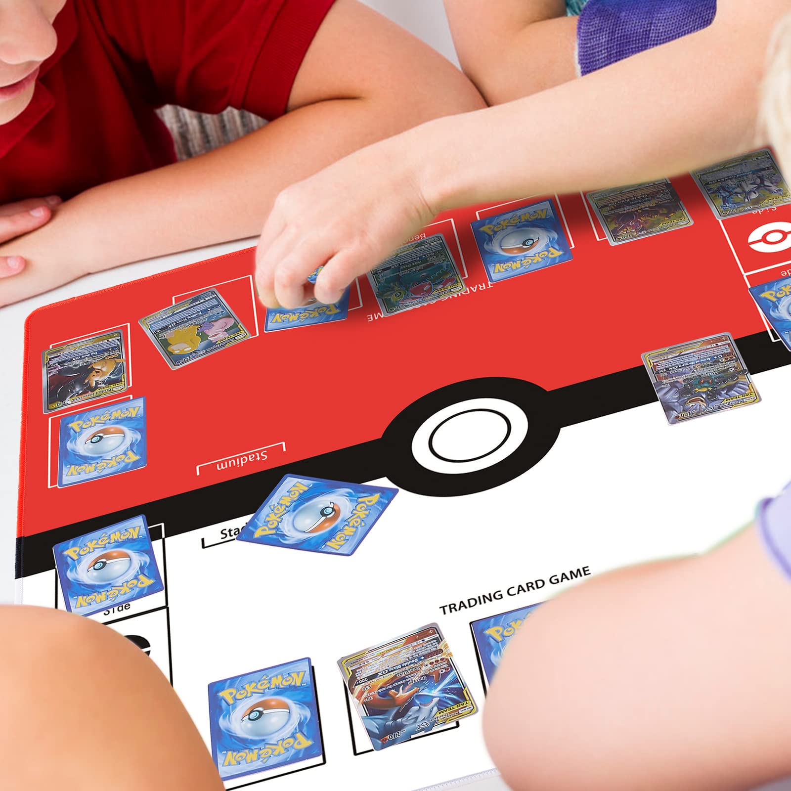 Biouai Playmat stitching detail delivers a smooth, even playing surface.