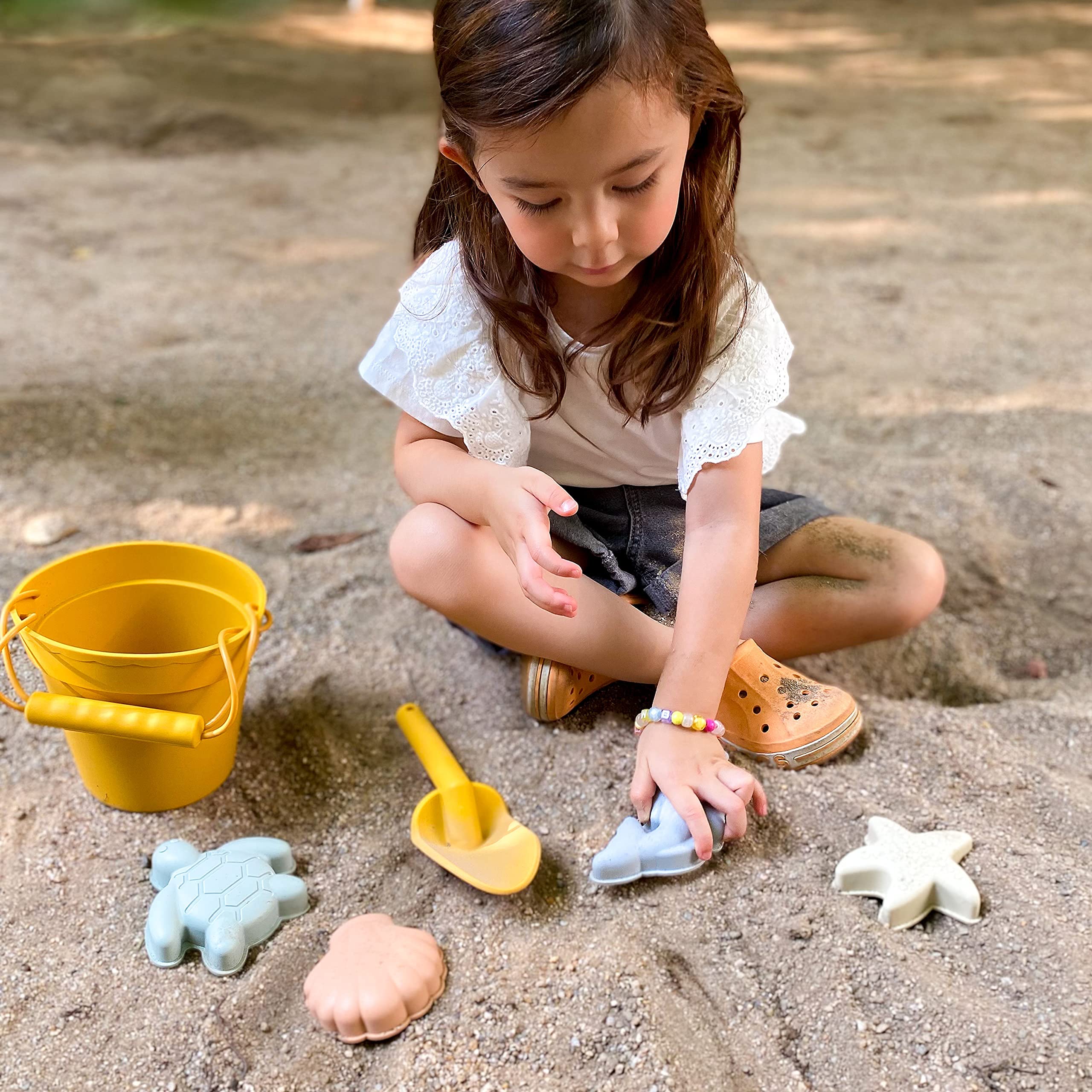 BLUE GINKGO cotton travel bag keeps toys organized on trips.
