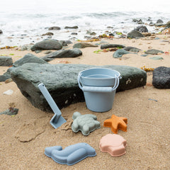 BLUE GINKGO all-in-one beach toy set ready for travel and play.