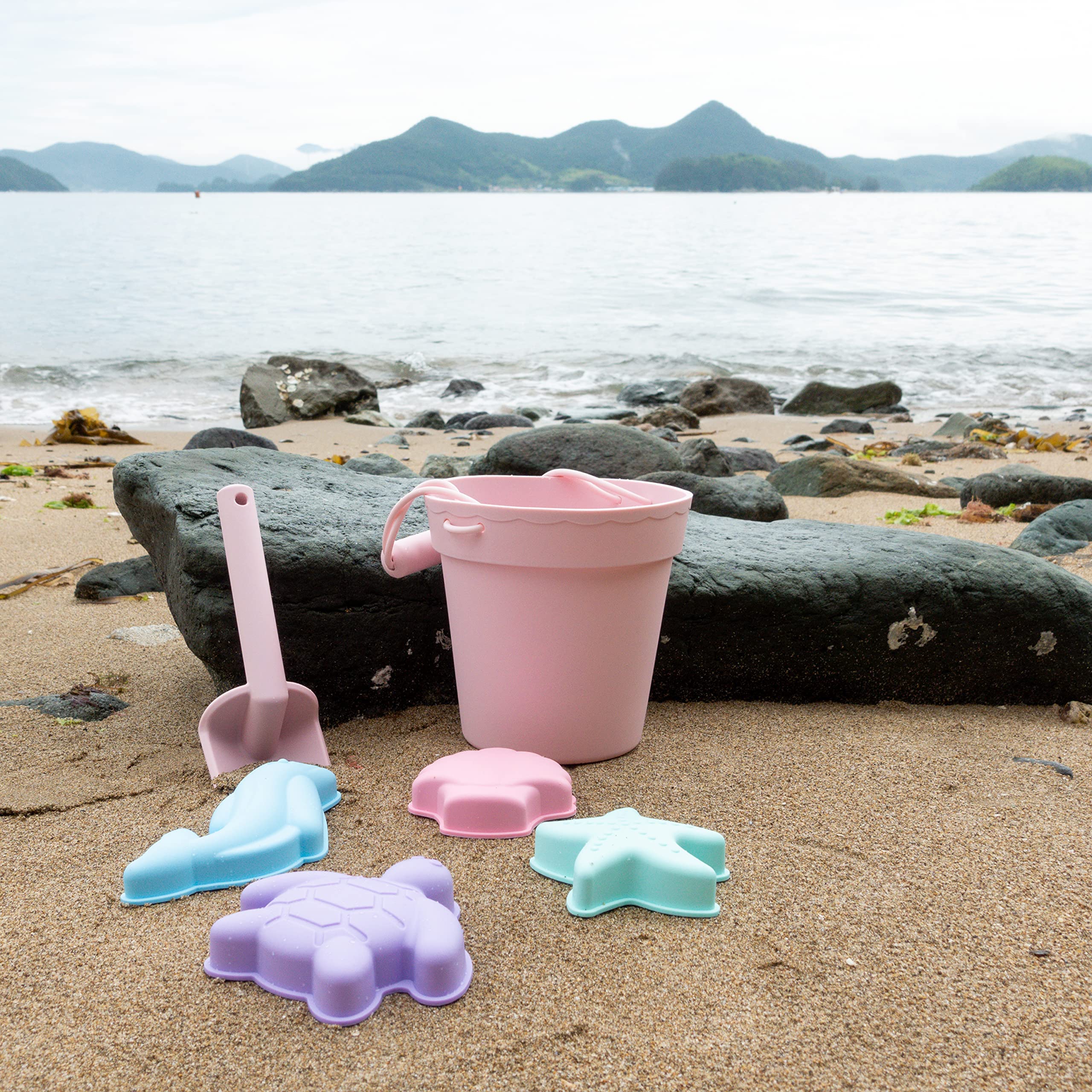 BLUE GINKGO pink-accented beach toy set bright and stylish