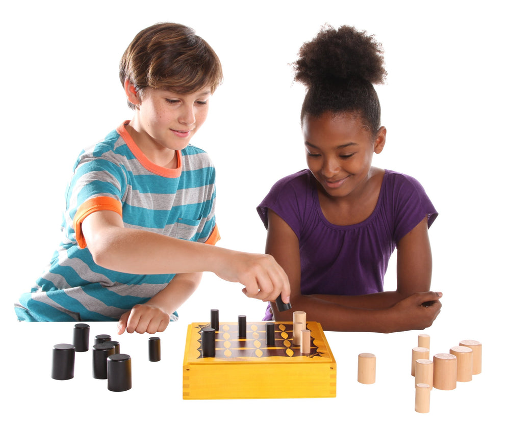Blue Orange Gobblet in-action pieces; dynamic play and surprising moves for families.