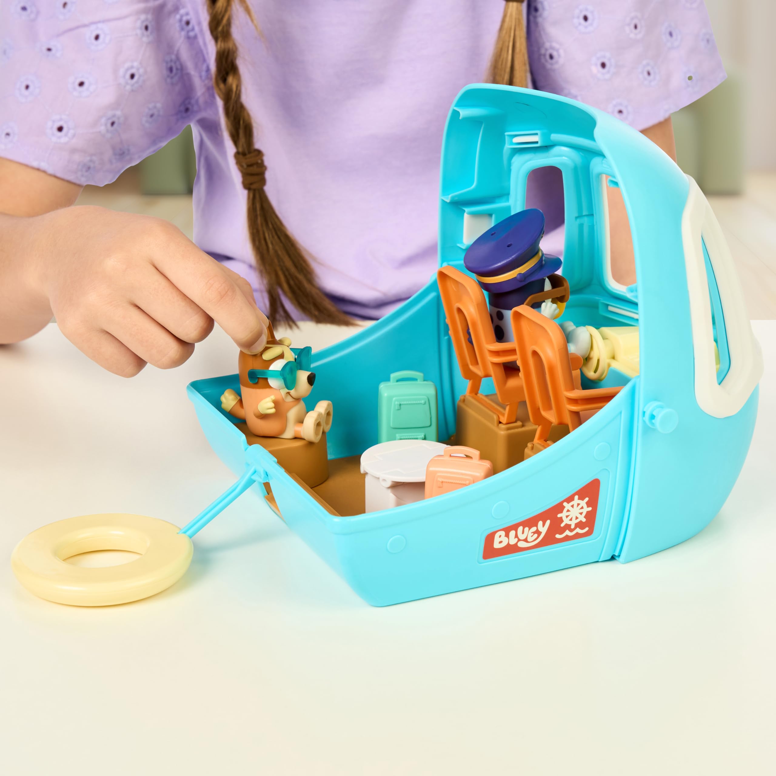 Fifteen travel-themed accessories boost diversified pretend vacations.