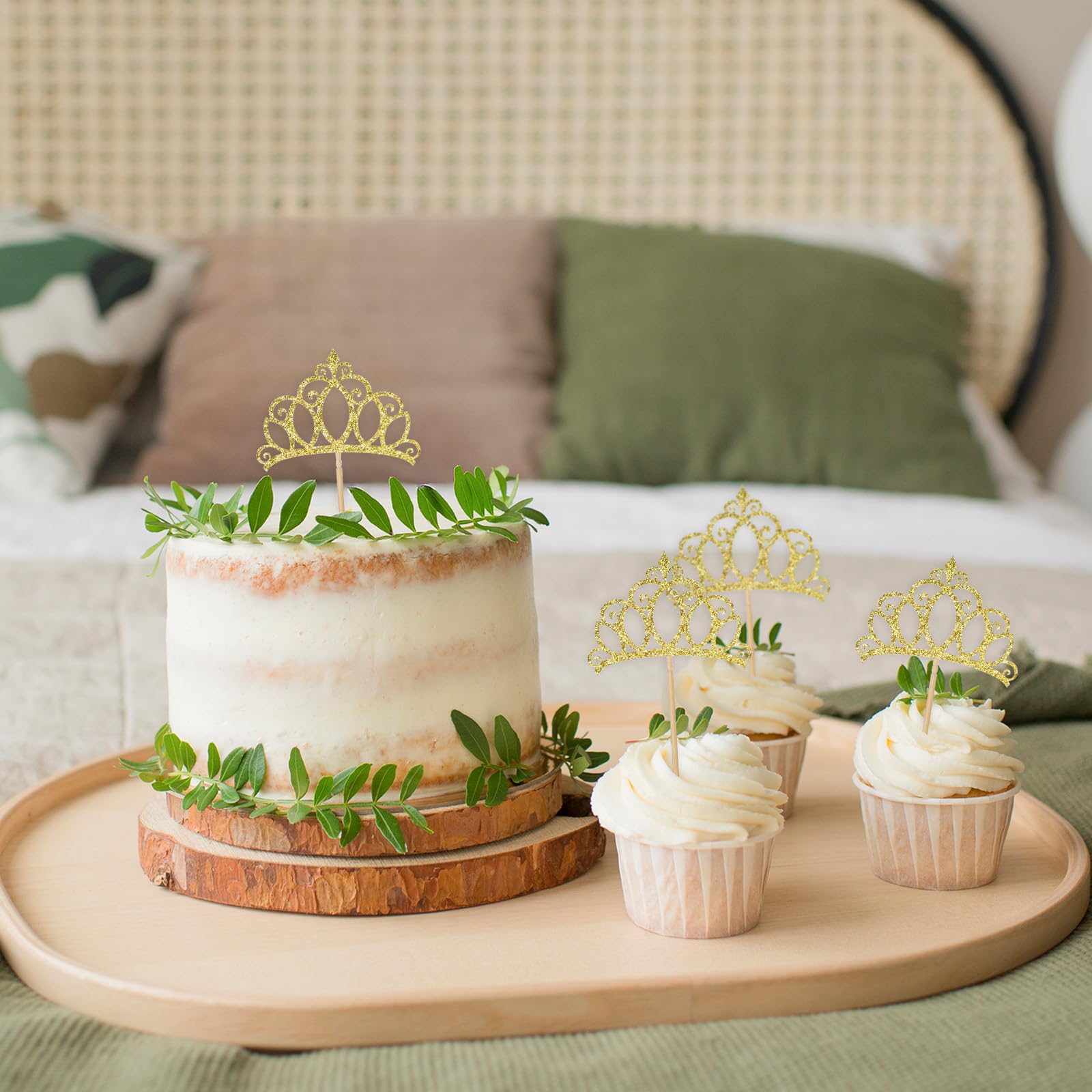BOHUIZ princess-themed cake toppers add a royal touch to celebrations.