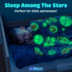 Glow-in-the-dark astronauts on Bollepo space sleeping bag for bedtime fun.