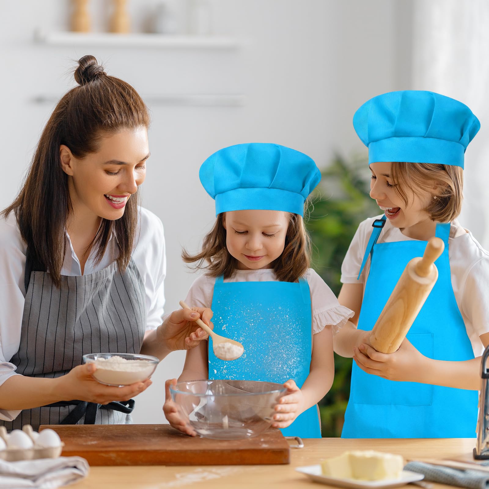 Bouiexye easy-clean blue apron simplifies washing after messy activities.