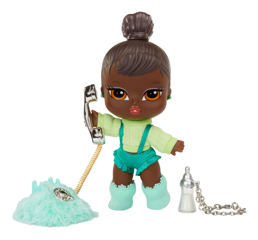 Bratz Babyz Felicia fuzzy phone accessory enhances playtime storytelling.