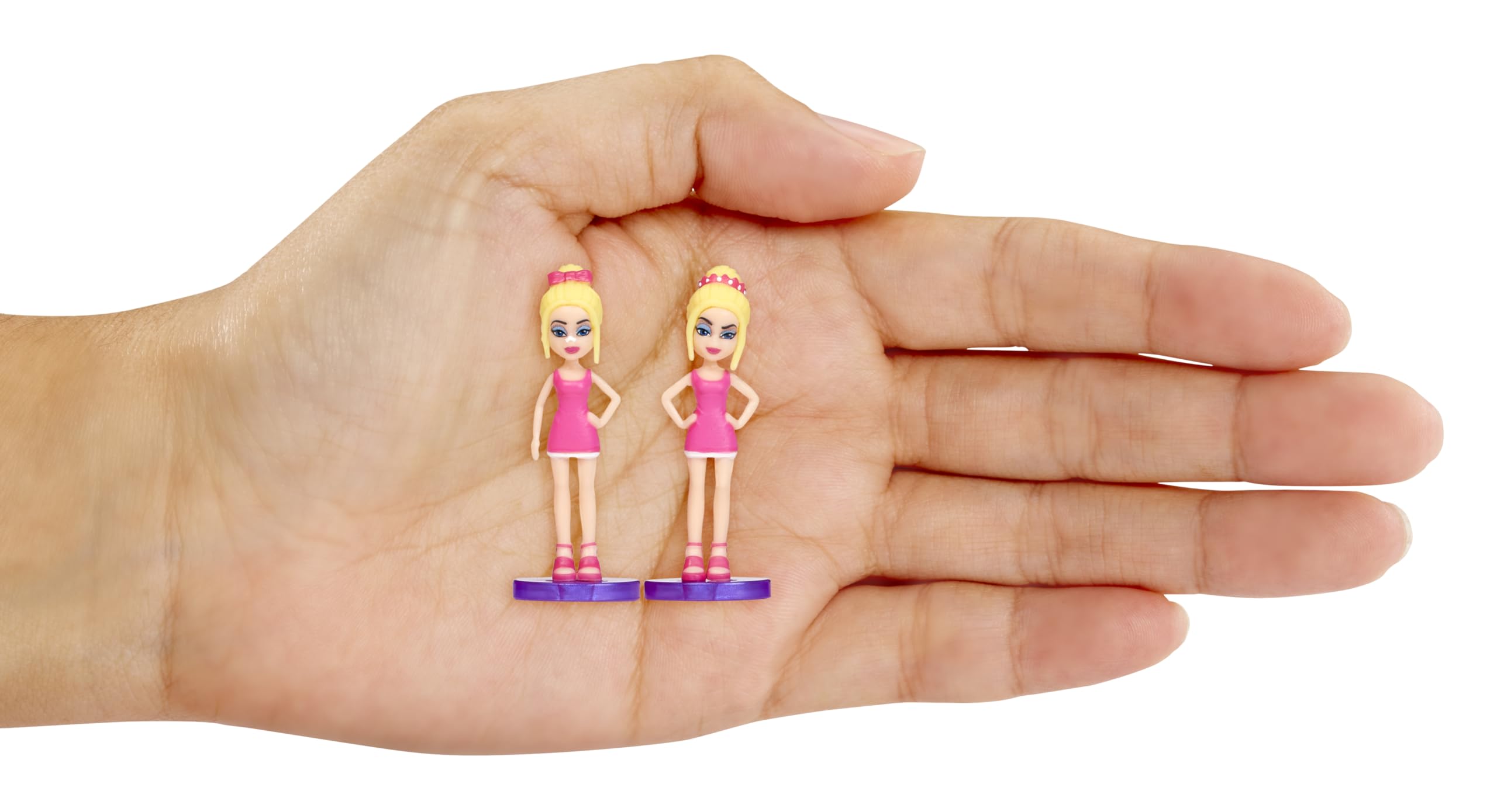 Bratz Miniverse trapezoid packaging opens to reveal two mini figures.
