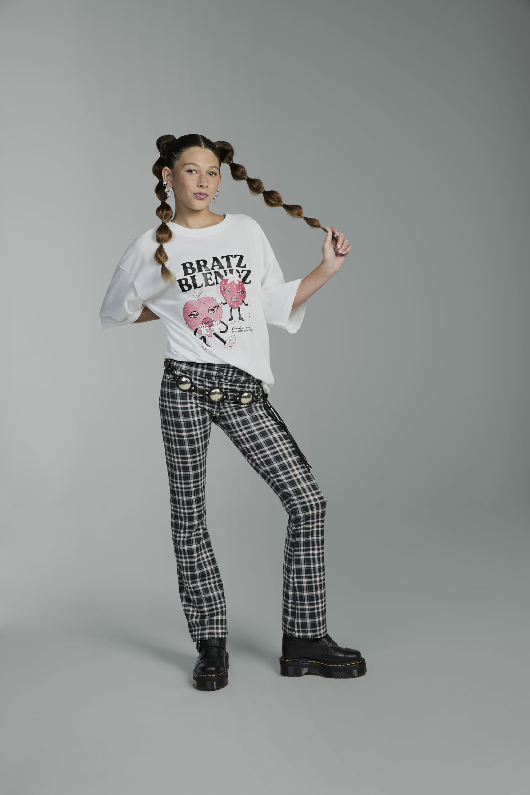 Cloe's high pigtails and pink lip boost playful posing moments