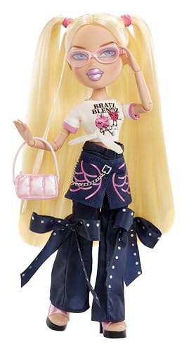 Bratz Stylin' Cloe handbag enhances pretend shopping outfits