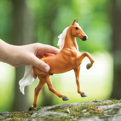 Breyer Freedom Series Palomino Saddlebred packaging reflects collectible craftsmanship