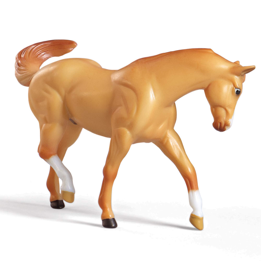 Breyer Stablemates red stable set tack room and storage space for accessories