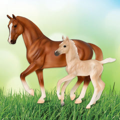 Breyer Warmblood display 1:12 scale, elegant addition to any collection.