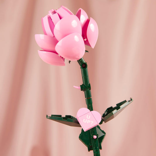 Brickcraft Bricktanicals Rose stem detail highlights delicate petal layers for a striking display.