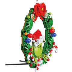 Brickcraft Grinch Wreath candy canes highlight playful detailing.