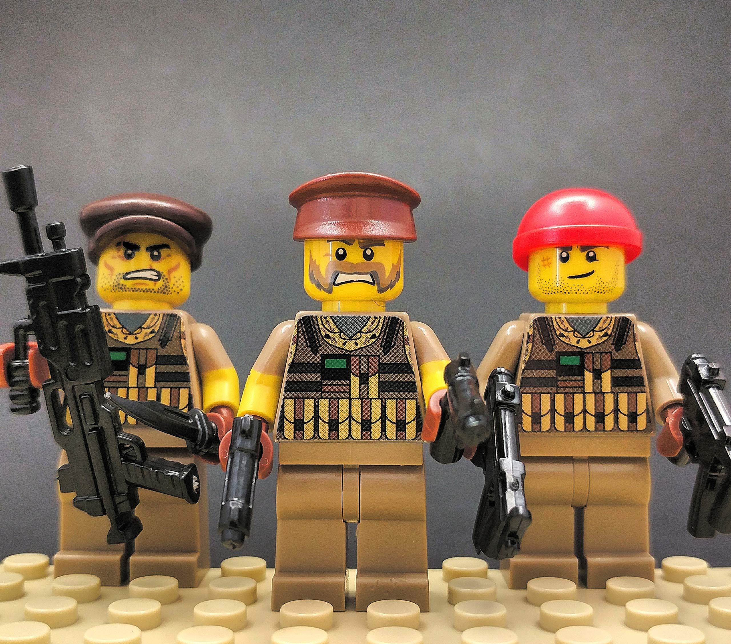 Brick Loot Weapons Mega Pack packaging opens to reveal ready-to-use accessories for quick play