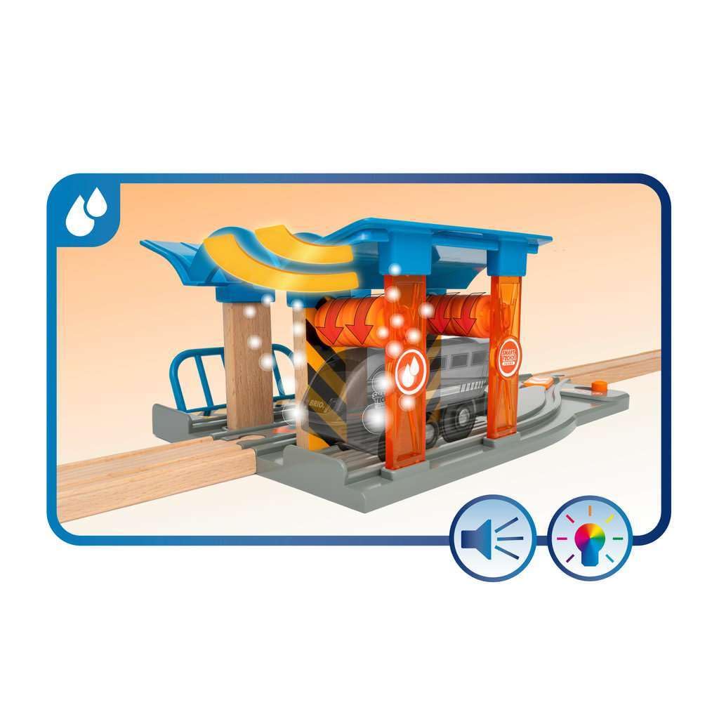 BRIO 33975 Compact storage feature of the service station after play