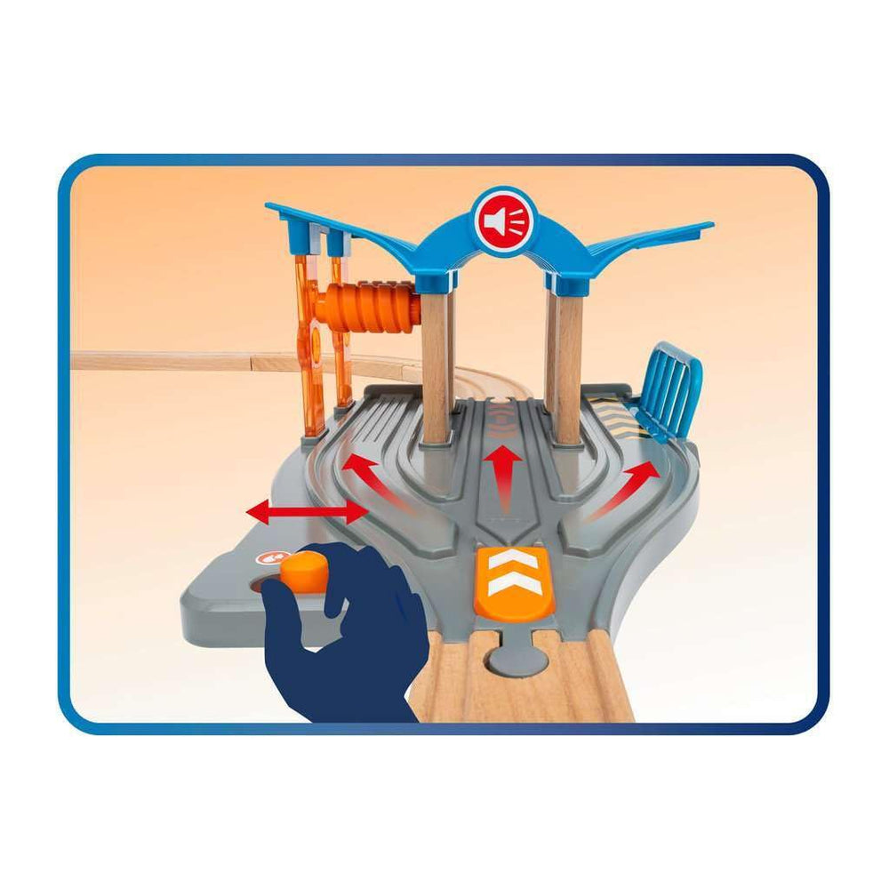 BRIO 33975 Train Service Station scrub tools scene highlighting cleaning activity
