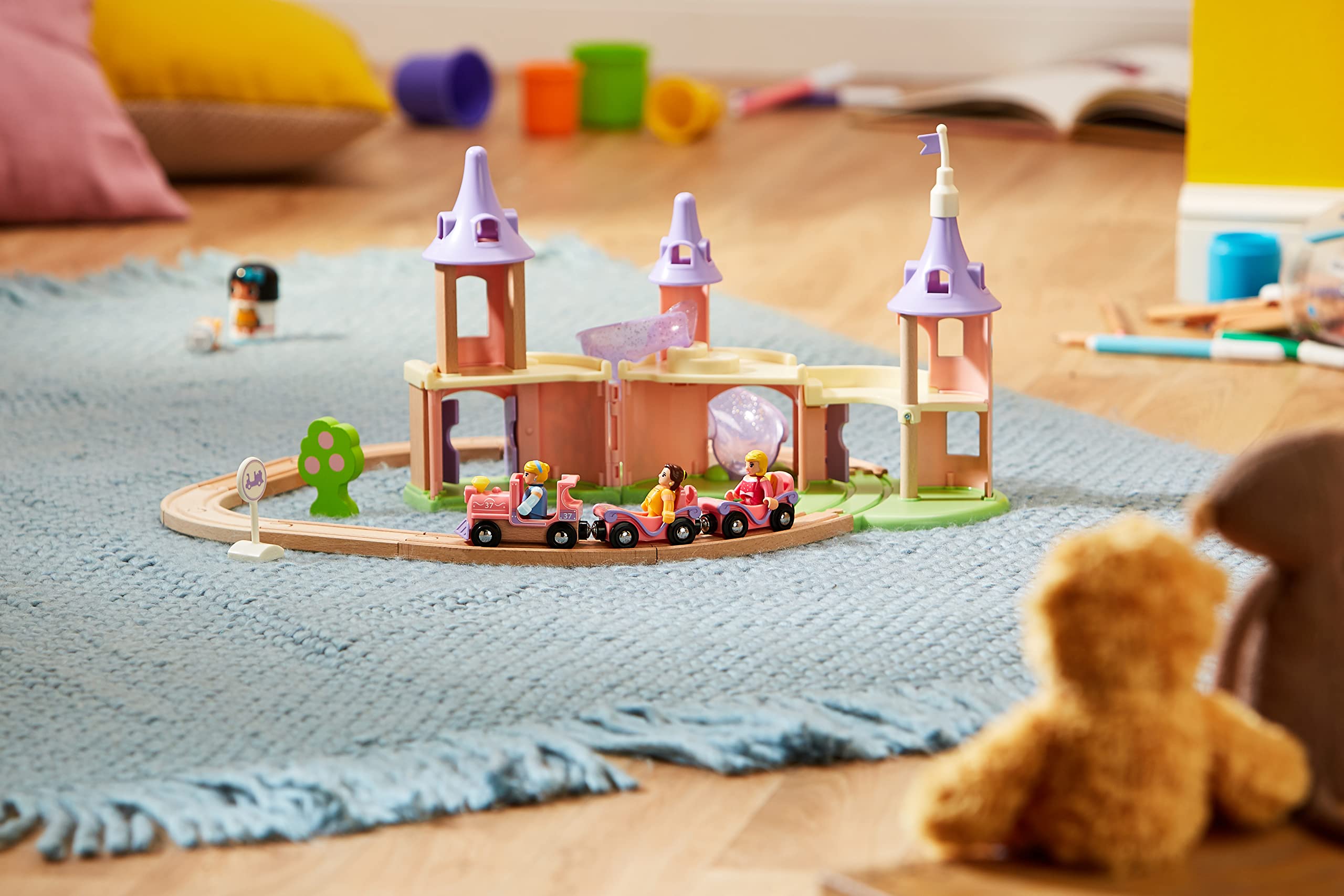 BRIO Disney Princess Castle Set aurora-figurine invites storytelling adventures and gentle role play.