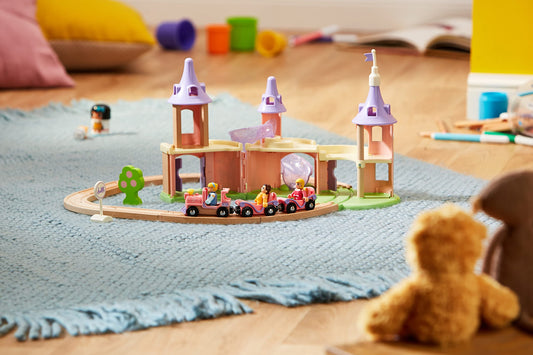 BRIO Disney Princess Castle Set aurora-figurine invites storytelling adventures and gentle role play.