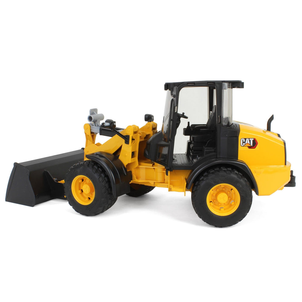 Bruder 02486 Cat Wheel Loader scale 1:16 offers true-to-life size for imaginative scenes.
