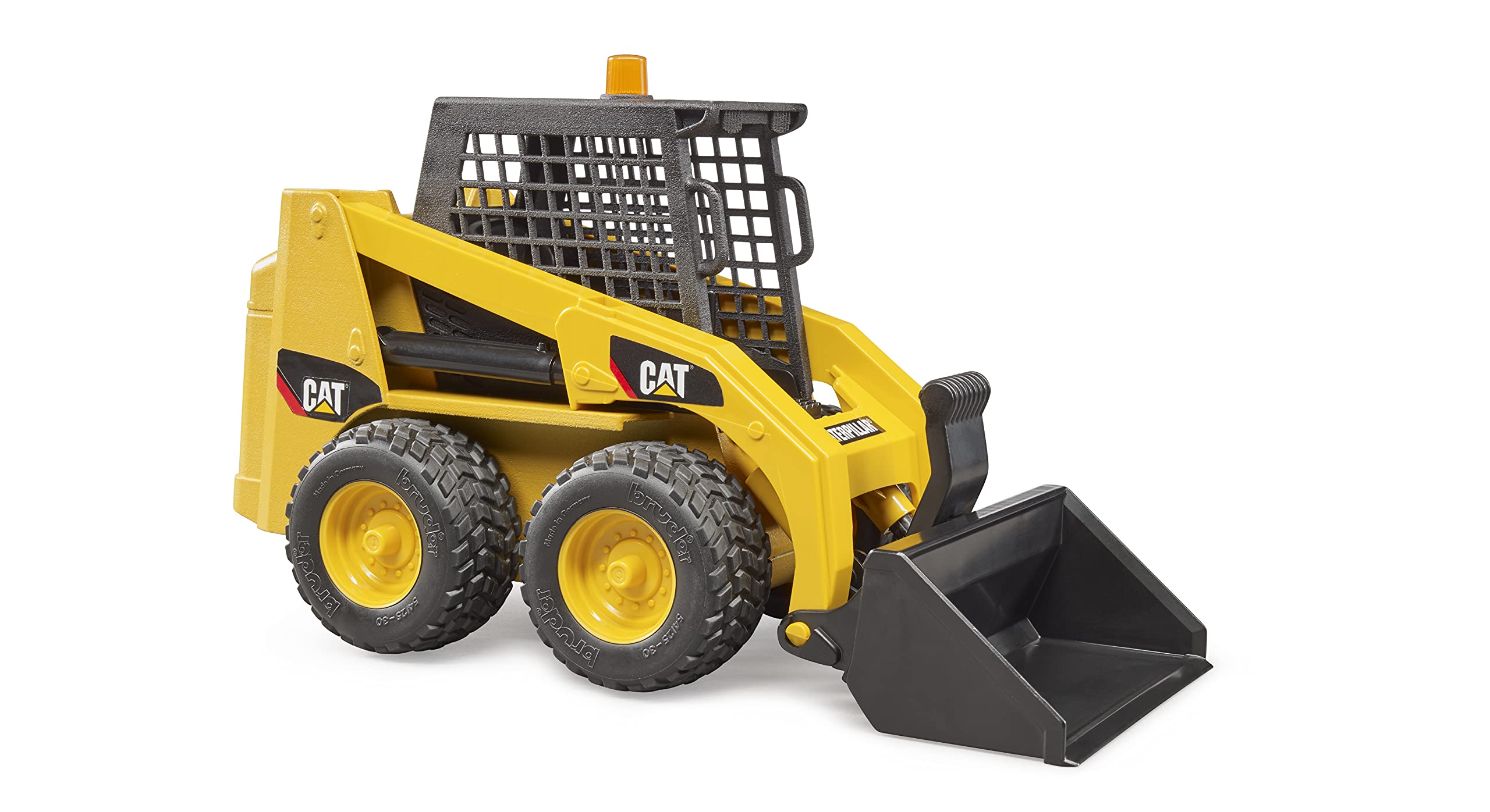 Bruder 09047 detachable front bucket demonstrates accessory compatibility for play setups.