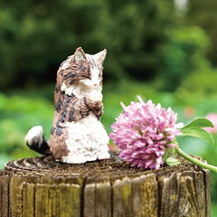 BUKURONEKO mini cat figurine: compact size fits desks and shelves.
