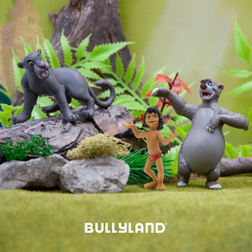 Bullyland Kaa hypnotic eyes close-up to spark engaging storytelling.