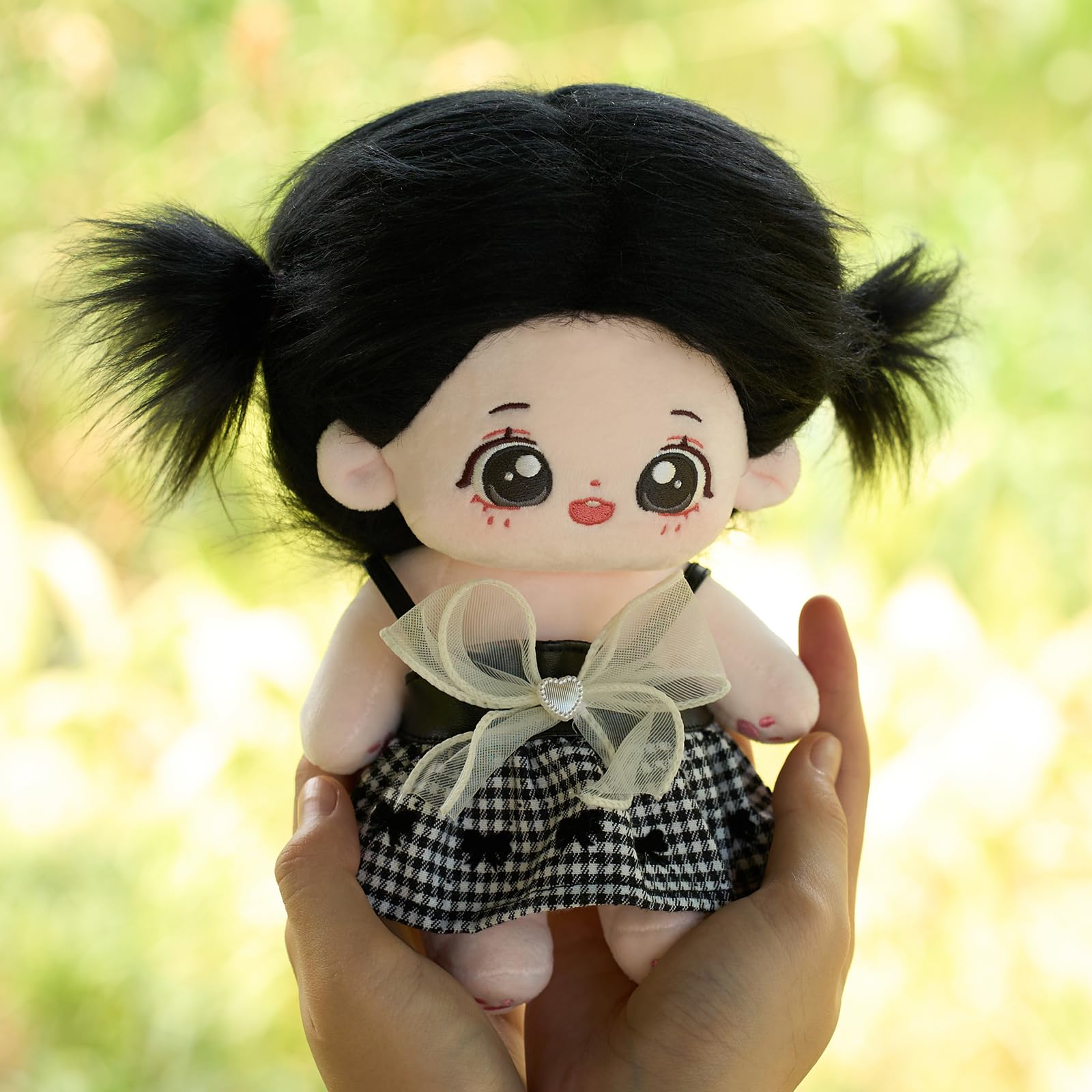 CALEMBOU encourages imaginative play through hairstyle and outfit customization.
