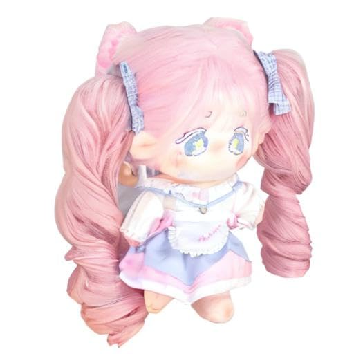 Calembou plush doll with included clothes options to expand play scenarios.