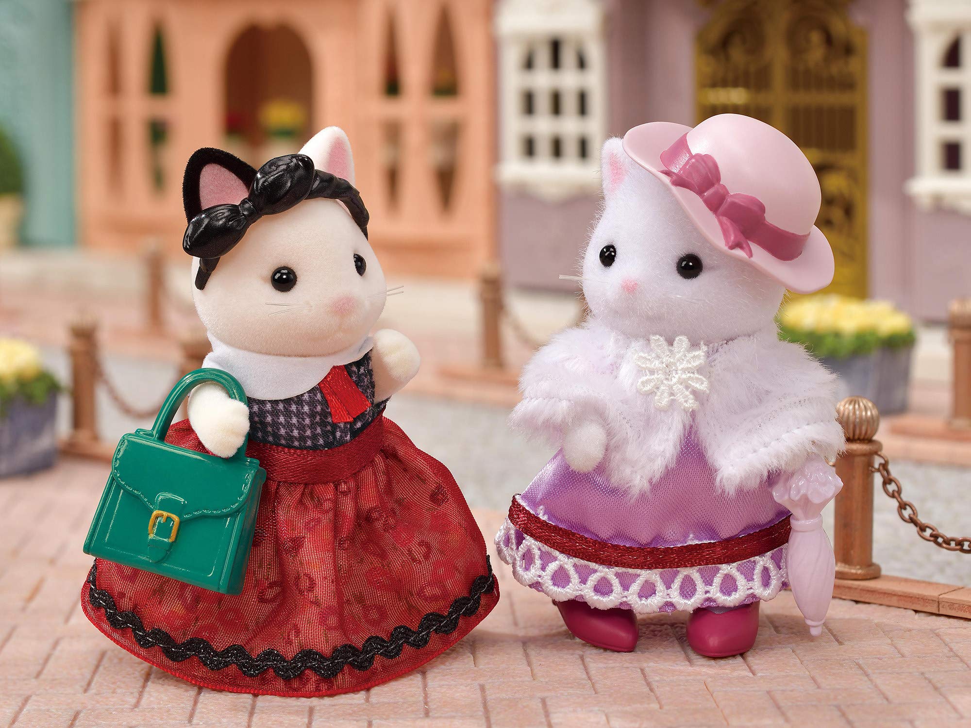 Calico Critters removable clothing allows quick outfit changes and new looks.