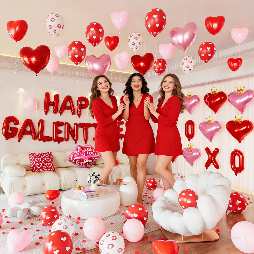 CboDeco lips foil balloons create a bold focal point.