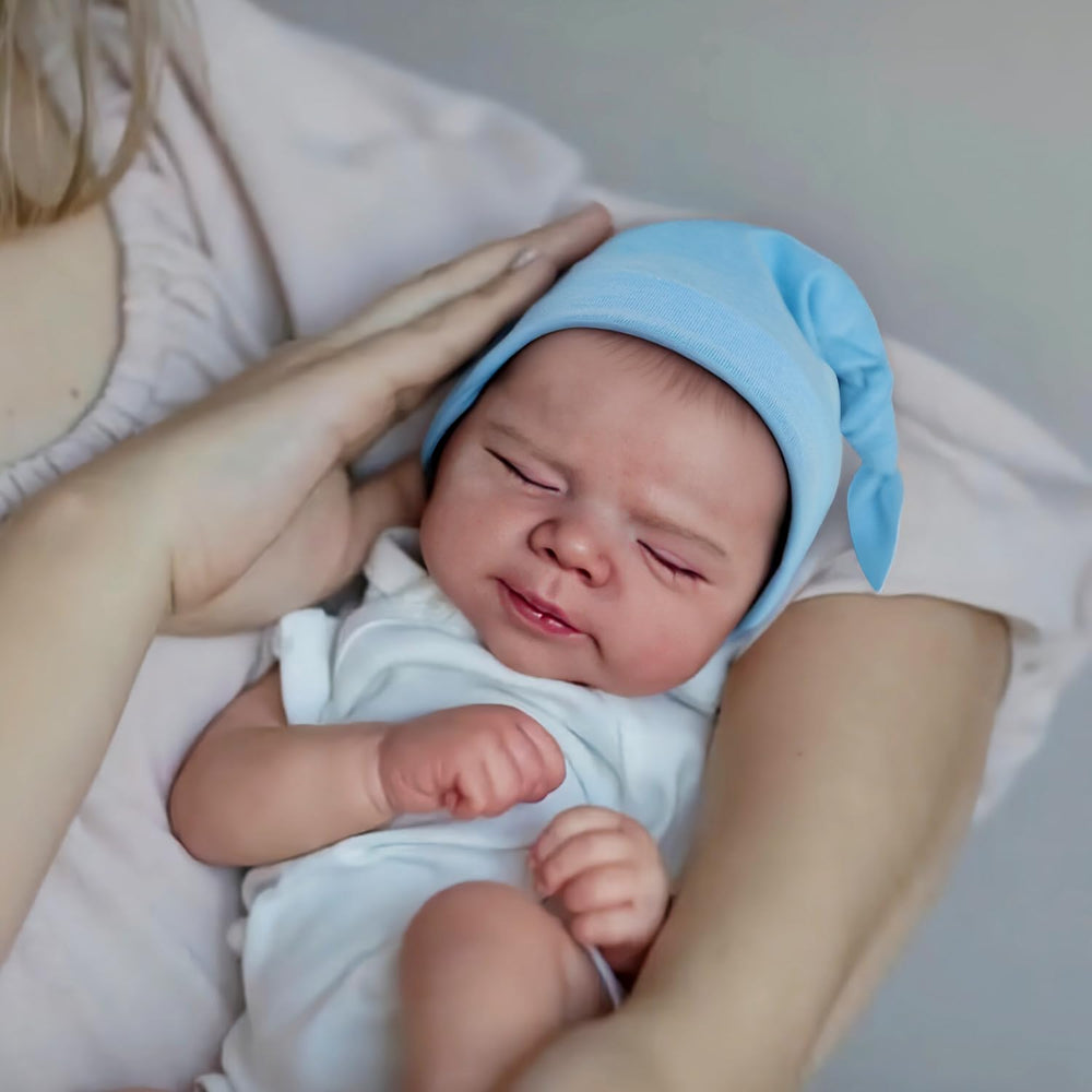 CHAREX Pascale bottle and magnetic pacifier for realistic care rituals.