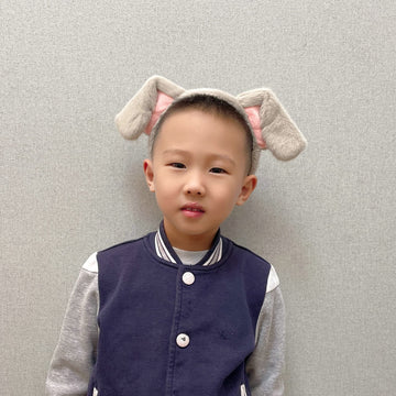 CHEU Dalmatian headband close-up, soft fabric emphasizes comfort during wear