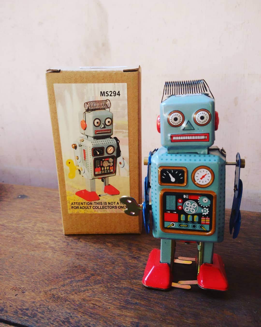 CHIMUYU tin metal robot details highlight vintage craftsmanship