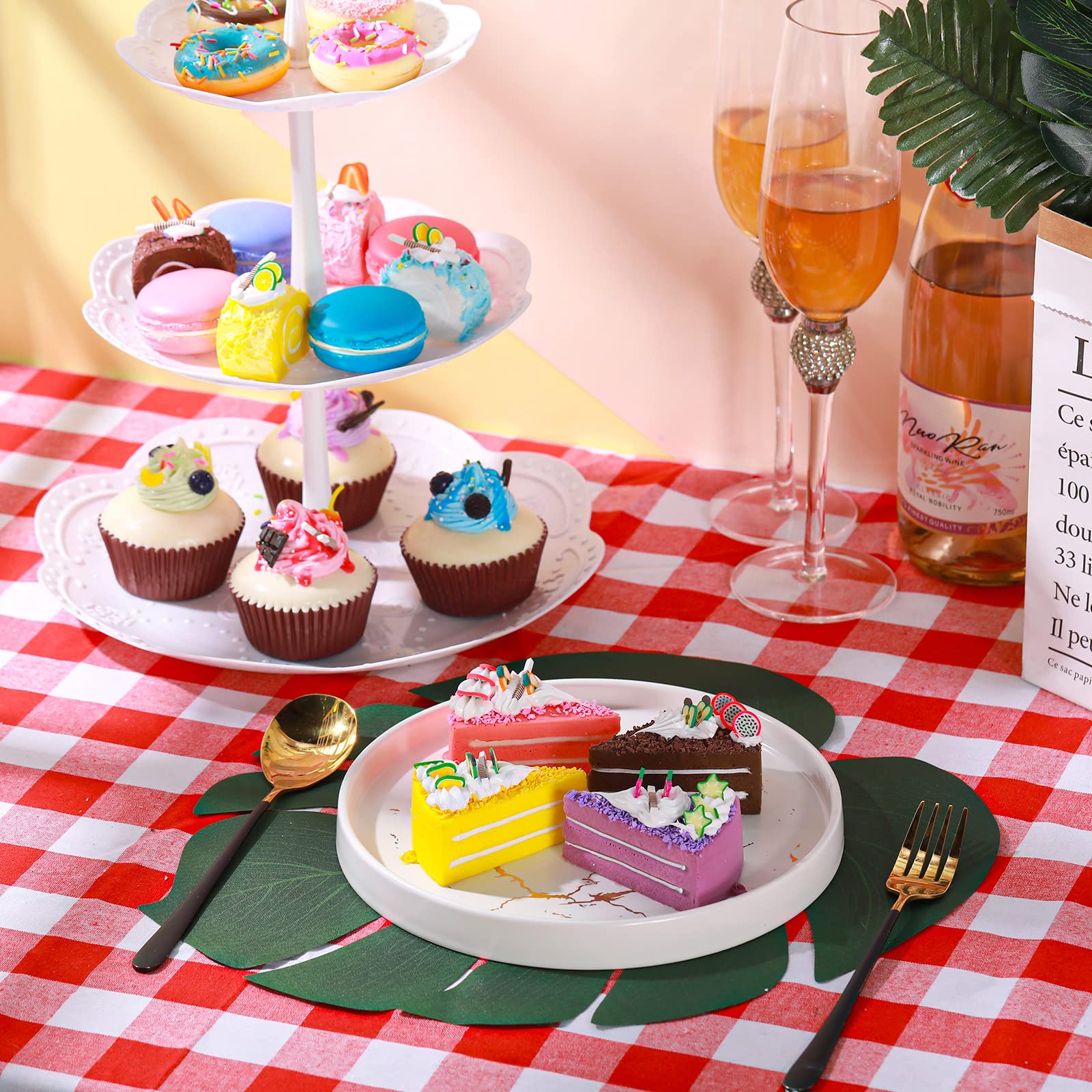 Chivao cake slices: convincing fake slices to enhance culinary displays and shoots