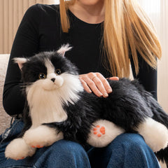 Chongker robot cat close-up shows black soft fur for lifelike warmth and comfort.