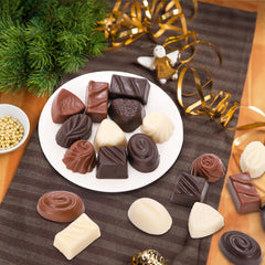 Cididu kitchen displays with durable, colorfast dessert props.