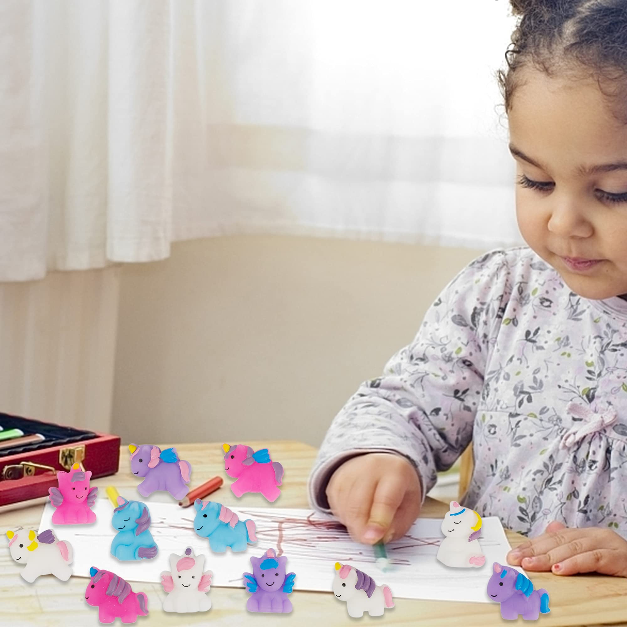 Cllayees pink unicorn mochi toy, washable and easy to clean after play.