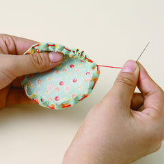 Clover Bag Decor Yo-Yo for easy accessory embellishments