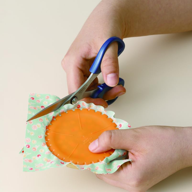 Clover Yo-Yo Maker Embellishments for versatile accents